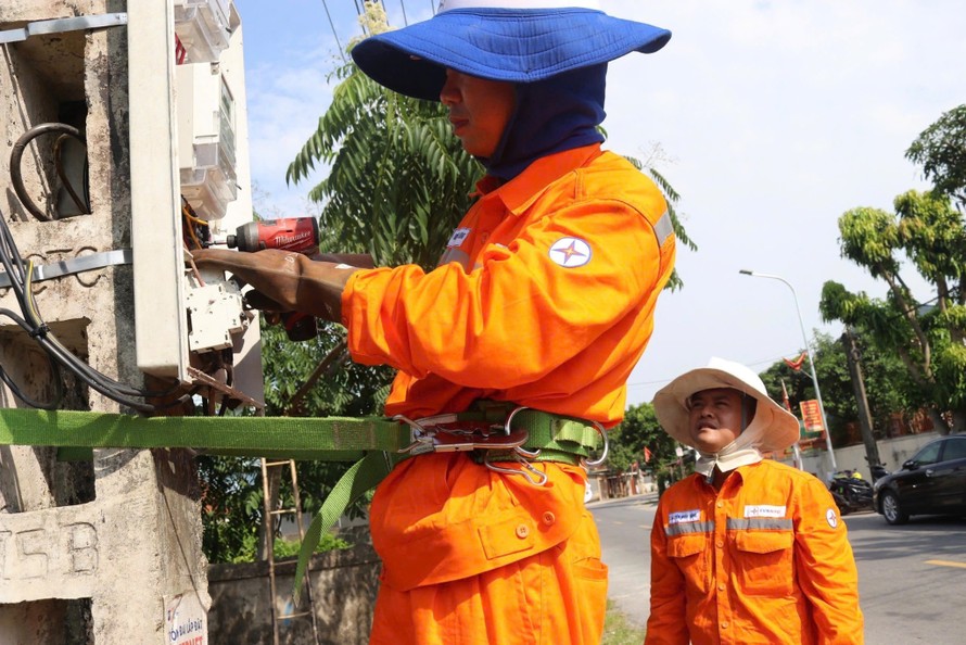 Tập đoàn Điện lực Việt Nam đã đảm bảo cung cấp điện an toàn, liên tục, phục vụ phát triển kinh tế - xã hội, đáp ứng nhu cầu sinh hoạt của nhân dân.