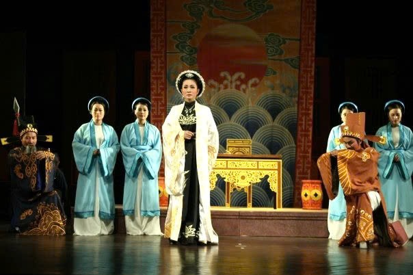 Vở cải lương Đế đô sóng cả của Nhà hát Cải lương Việt Nam từng đạt huy chương bạc Liên hoan sân khấu Cải lương chuyên nghiệp toàn quốc 2009 - Ảnh: Nhà hát Cải lương Việt Nam