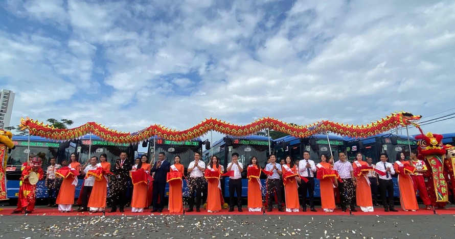 Sáng nay 31/7/2025, Sở Xây dựng TP.HCM và Công ty Phương Trang công bố chính thức đưa vào vận hành 35 tuyến xe buýt có trợ giá.
