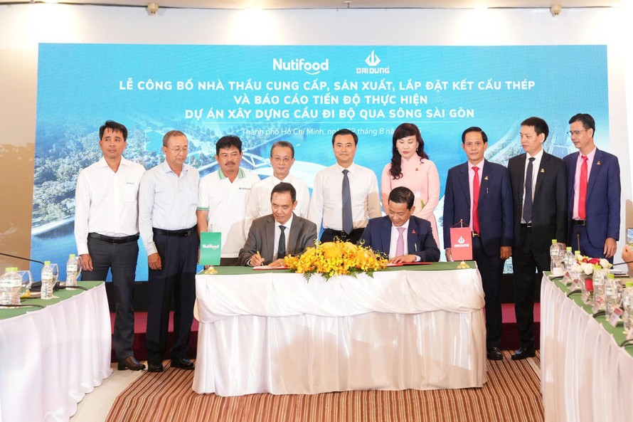 Cầu đi bộ qua sông Sài Gòn có vị trí rất đặc biệt, không chỉ có nghĩa về kiến trúc, về cảnh quan nằm mà còn nằm ngay tại khu vực trung tâm