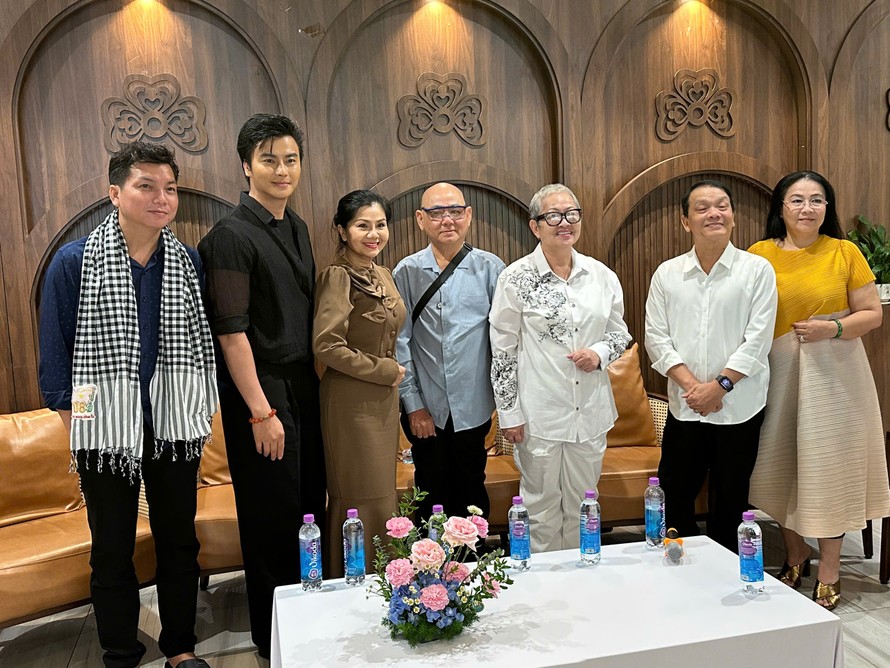 Các nghệ sĩ trong buổi họp báo ra mắt sự trở lại của "Bức ngôn đồ Đại Việt"