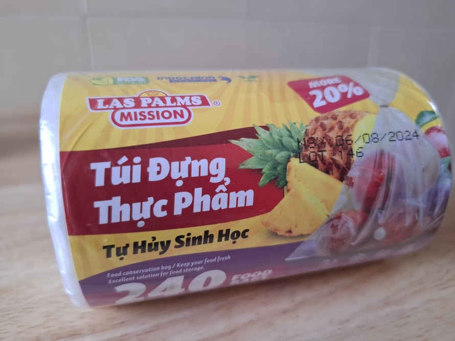 Túi đựng thực phẩm "tự hủy sinh học" Las Palms. Ảnh: Lê Xuân Thọ
