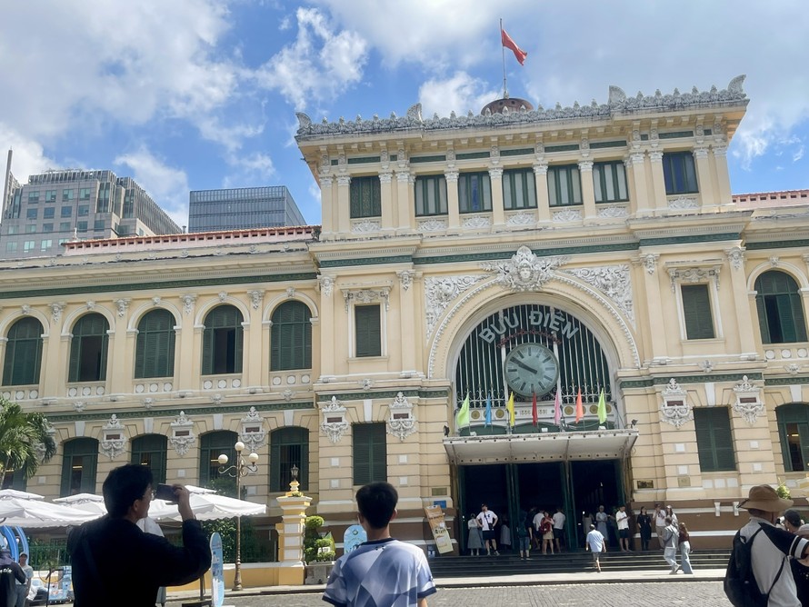 Tòa nhà Bưu điện TPHCM 