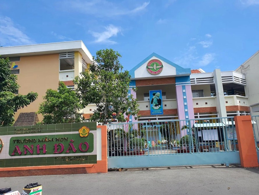 Hiệu trưởng Trường Mầm non Anh Đào nói “Đi sâu vào nguồn sữa thật sự tụi em cũng không có rành lắm”. Ảnh: Internet