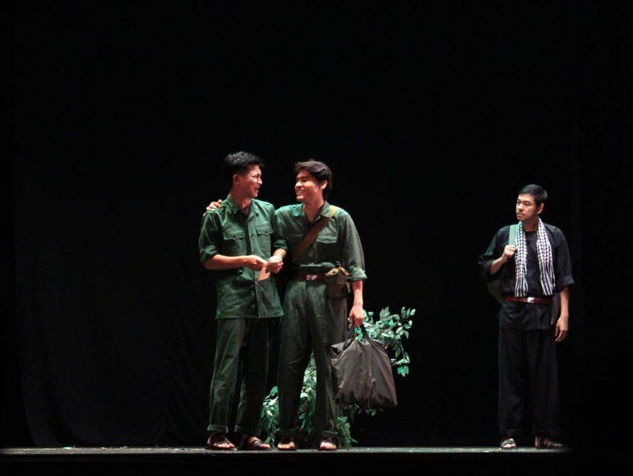 Cuộc đời quân ngũ ngắn ngủi nhưng ý nghĩa của người lính khi gặp gỡ bao con người chân chính - Ảnh: Minh Khang