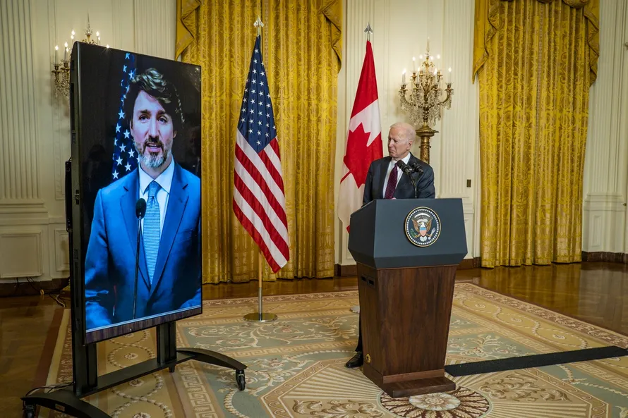 Tổng thống Mỹ Joe Biden và Thủ tướng Canada Justin Trudeau phát biểu chung dưới hình thức trực tuyến năm 2021.