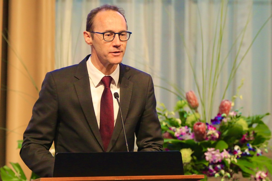 Trợ lý Thứ trưởng Ngoại giao phụ trách khu vực châu Á-Thái Bình Dương Canada Weldon Epp.