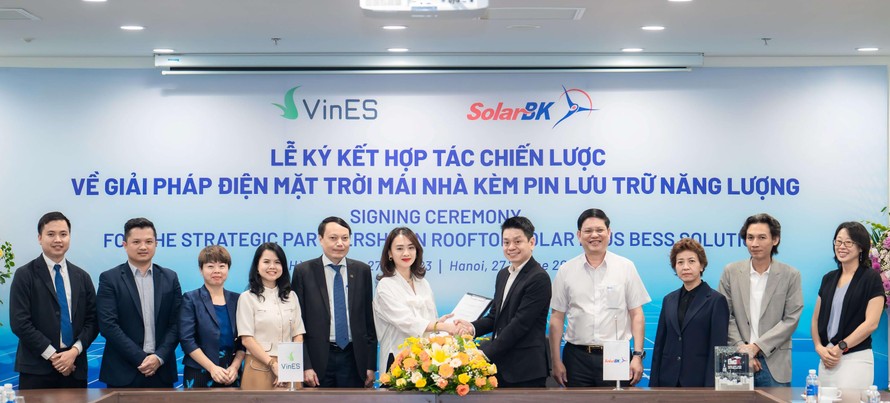 VinES và SolarBK hợp tác thúc đẩy sử dụng giải pháp điện mặt trời mái nhà kèm pin lưu trữ năng lượng