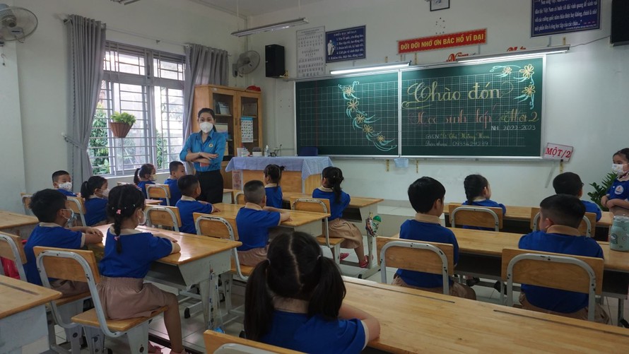 Phụ huynh áp lực với các khoản chi đầu năm học mới