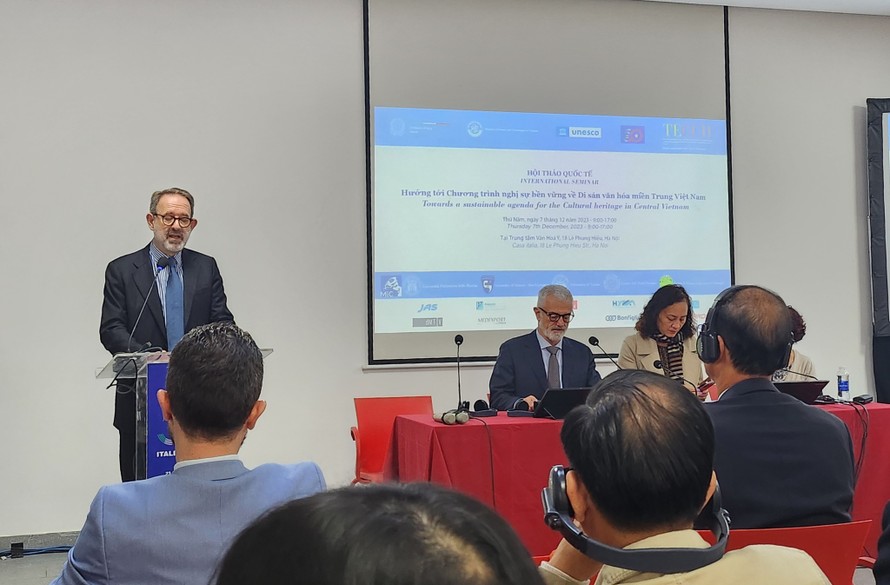 Quang cảnh phiên hội thảo.