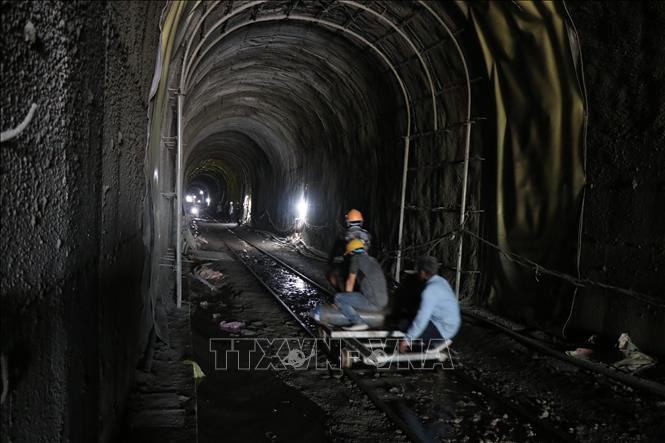 Tập trung khắc phục sự cố sạt lở hầm Bãi Gió