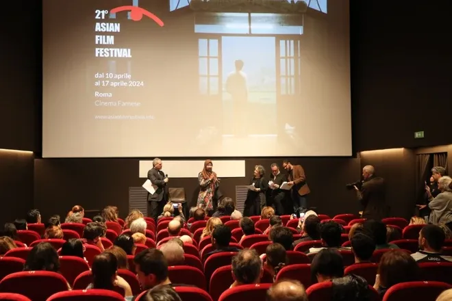 Giao lưu giữa đại diện các nước tại Liên hoan phim châu Á lần thứ 21. (Ảnh: Trường Dụy/TTXVN).