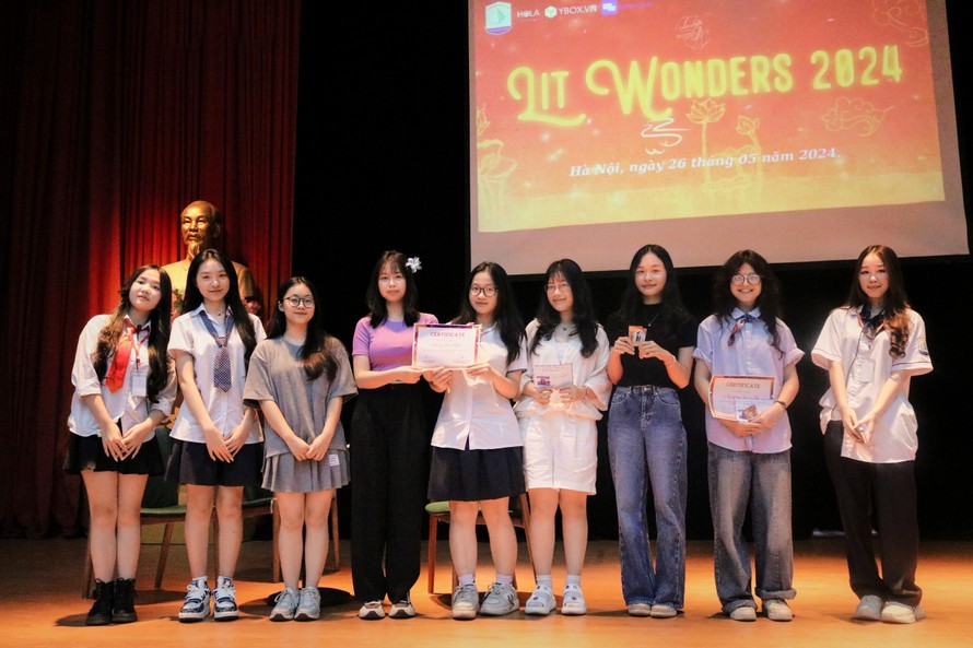 "Dạ Huyền" - Mở rộng không gian đối thoại văn học với người trẻ