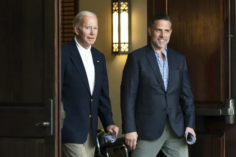 Tổng thống Mỹ Joe Biden và con trai Hunter Biden. Ảnh: NBC.