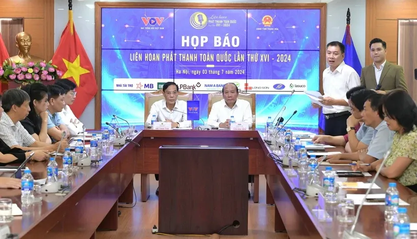 Toàn cảnh buổi họp báo.