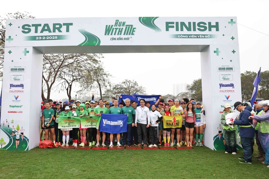 Vinamilk đồng hành cùng hơn 1000 các y bác sĩ, nhân viên y tế, runner tham gia giải “Run With Me - Cộng Đồng Khỏe”.