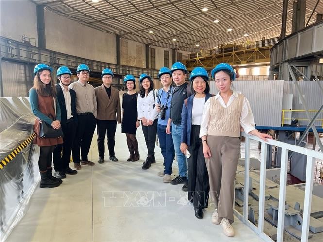 Các nhà khoa học trẻ Việt Nam tại JINR.