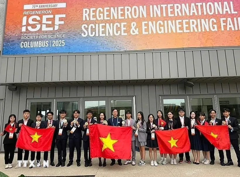 Học sinh Việt Nam đã ghi dấu ấn lịch sử khi giành thành tích cao nhất từ trước đến nay, với 2 giải Nhì, 1 giải Ba, 3 giải Tư và 4 giải Đặc biệt từ các nhà tài trợ. Ảnh: TTXVN phát