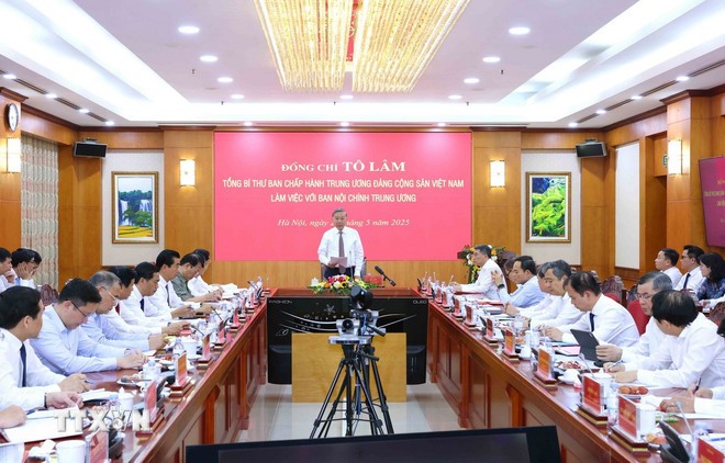 Toàn cảnh phiên làm việc.