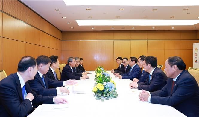 Thủ tướng Phạm Minh Chính gặp Thủ tướng Trung Quốc Lý Cường. Ảnh: Dương Giang/TTXVN.