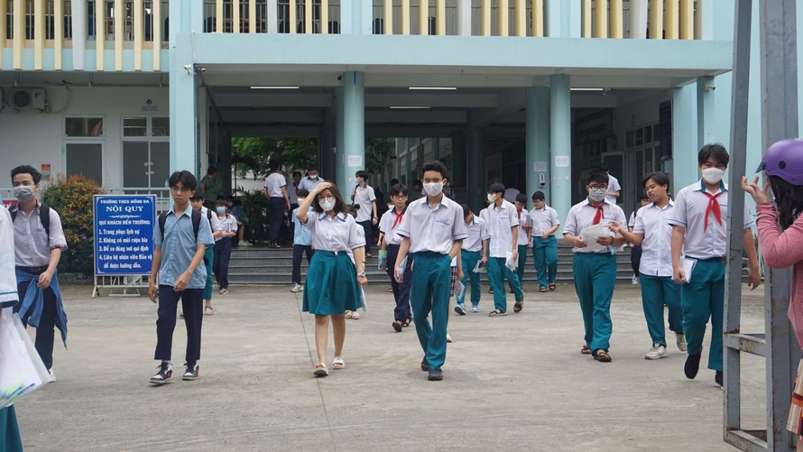 Khuyến khích các trường học đeo khẩu trang trong không gian kín và nơi đông người.