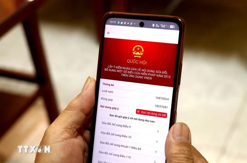 Lấy ý kiến người dân về dự thảo Nghị quyết sửa đổi, bổ sung một số điều của Hiến pháp năm 2013 trên ứng dụng VNeID. Ảnh: Đinh Văn Nhiều/TTXVN.