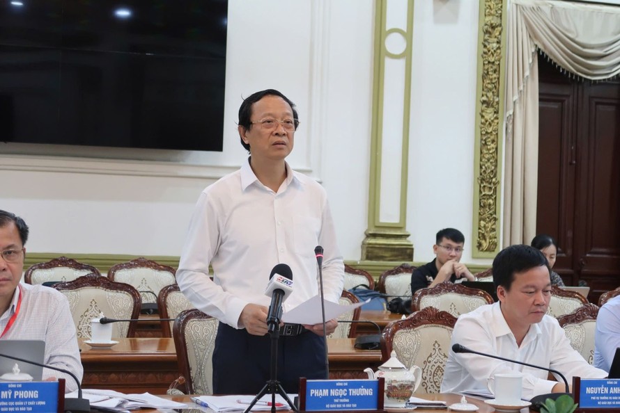 Thứ trưởng Bộ Giáo dục và Đào tạo đánh giá cao công tác tổ chức thi tại TP Hồ Chí Minh.