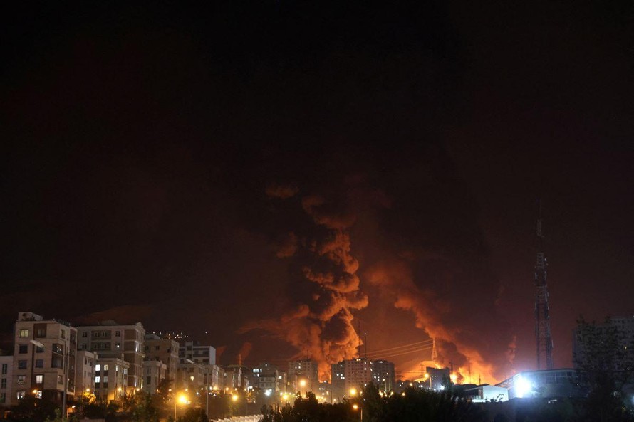 Israel phát cảnh báo sơ tán gần các lò phản ứng hạt nhân Iran
