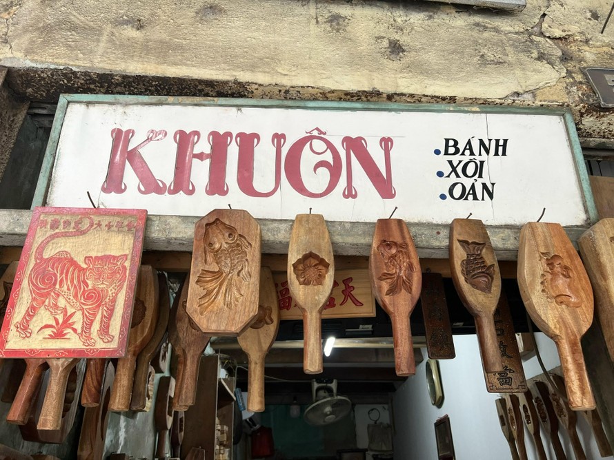 Sức sống của tiệm khuôn gỗ truyền thống giữa 36 phố phường