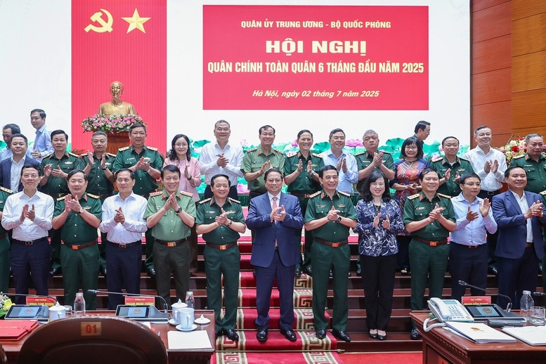 Thủ tướng và các đại biểu dự Hội nghị. Ảnh: VGP/Nhật Bắc.