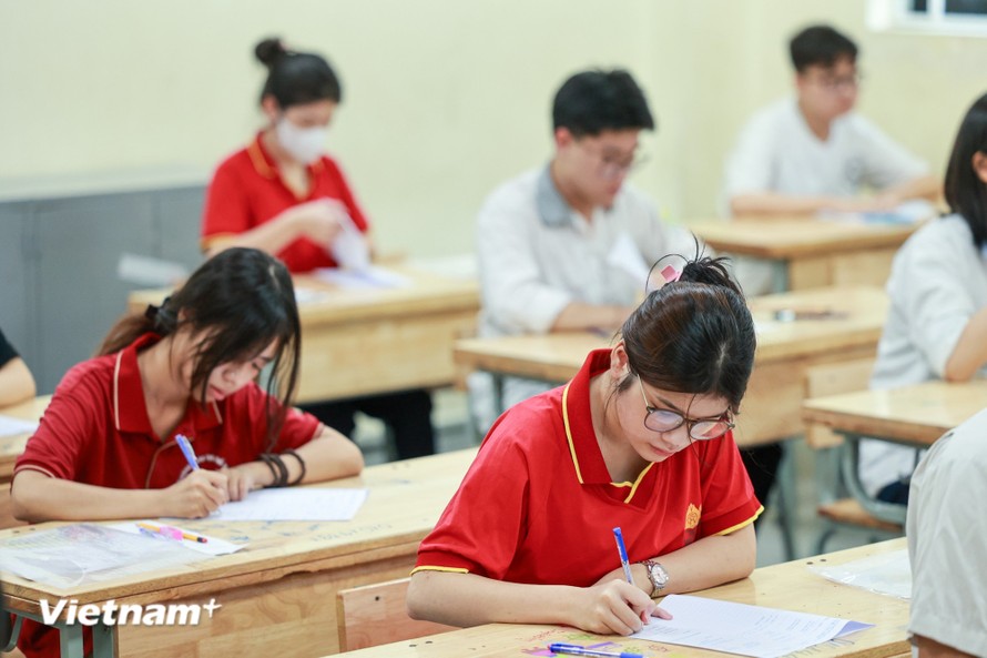 Kỳ thi Tốt nghiệp trung học phổ thông 2025 là kỳ thi đầu tiên theo chương trình giáo dục phổ thông mới 2018.
