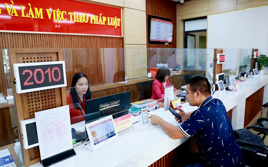 Người dân Hà Nội có thể nộp hồ sơ trực tuyến một số thủ tục liên quan đến đất đai. Ảnh: Quang Phong/TTXVN.