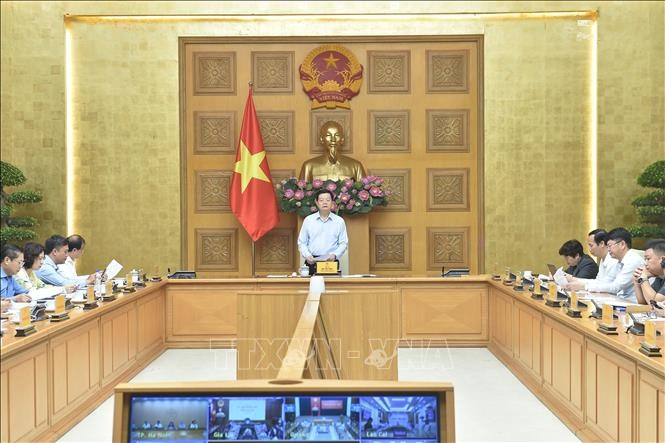 Phó Thủ tướng Mai Văn Chính phát biểu tại cuộc họp.