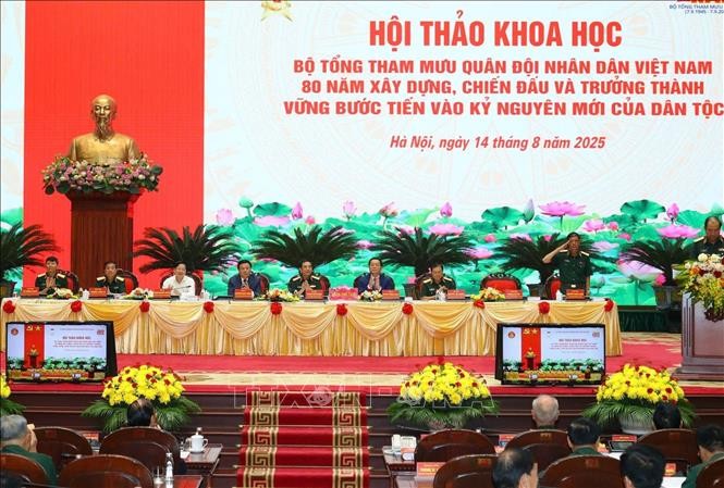 Đoàn Chủ tịch điều hành hội thảo. Ảnh: TTXVN.