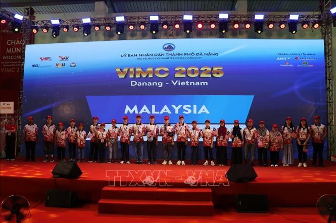 Đoàn thí sinh đến từ các quốc gia, vùng lãnh thổ tham dự Kỳ thi Toán học quốc tế lần thứ 25 - VIMC 2025, diễn ra ở thành phố Đà Nẵng.