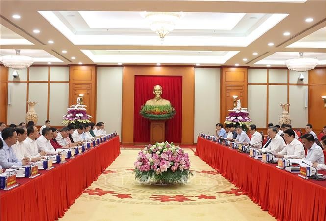 Tổng Bí thư Tô Lâm chủ trì cuộc làm việc của Bộ Chính trị với Ban Thường vụ Thành ủy Hà Nội. Ảnh: Thống Nhất/TTXVN.