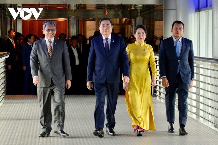 Chủ tịch Quốc hội Trần Thanh Mẫn thăm, làm việc với lãnh đạo Tập đoàn Dầu khí Quốc gia Malaysia