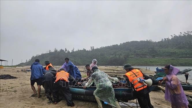 Thủ tướng Chính phủ yêu cầu tập trung ứng phó với bão số 10