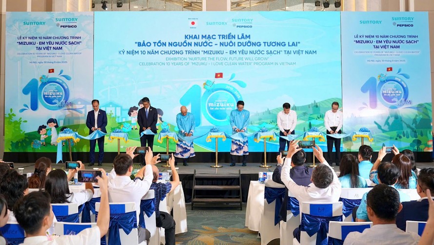 Kỉ niệm 10 năm chương trình” Mizuiku- Em yêu nước sạch” và Triển lãm tranh “Bảo tồn nguồn nước"