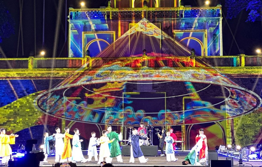 Những tiết mục nghệ thuật hấp dẫn tại lễ bế mạc.