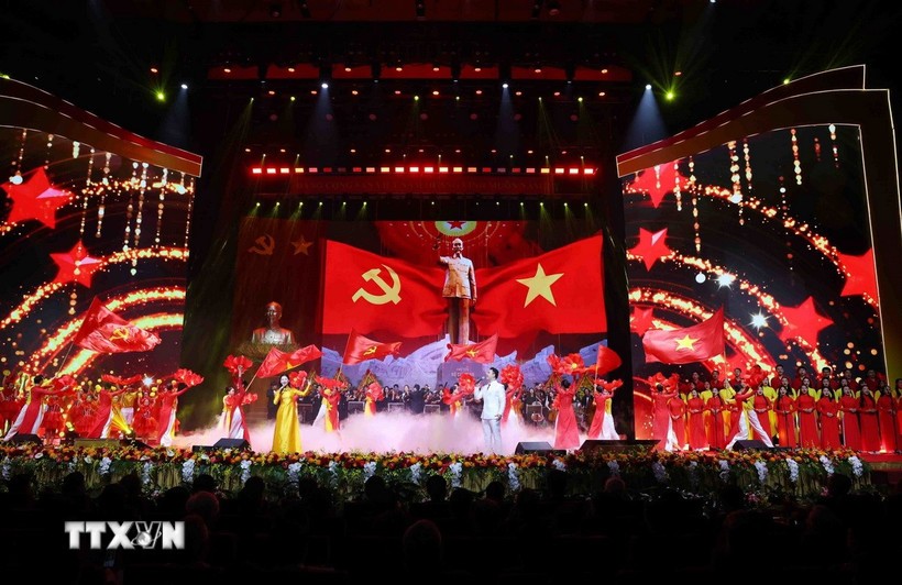 Chương trình biểu diễn nghệ thuật chào mừng Đại hội đại biểu Đảng bộ Chính phủ lần thứ nhất nhiệm kỳ 2025-2030. Ảnh: Phạm Kiên/TTXVN.