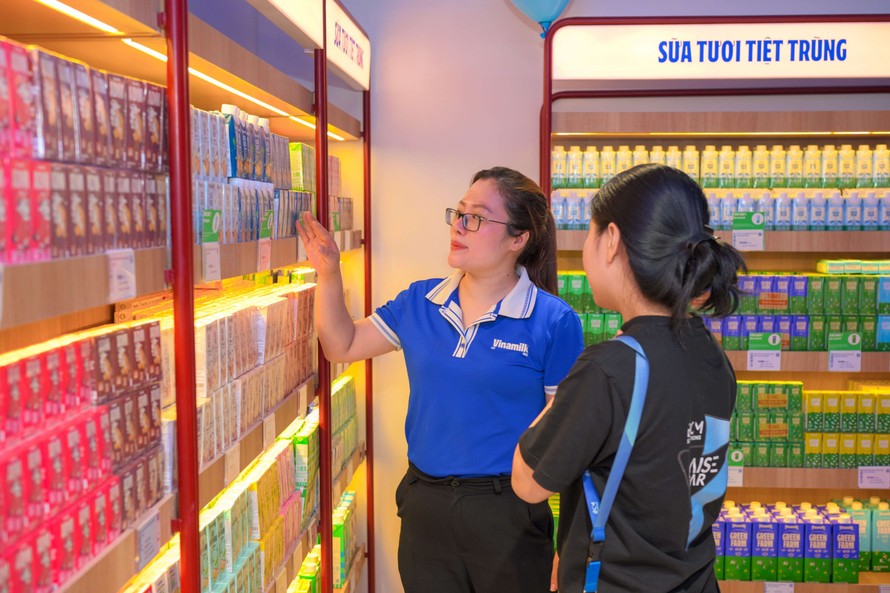 Vinamilk tăng trưởng doanh thu quý 3 tại thị trường trong nước nhờ tăng độ phủ cửa hàng; sản phẩm mới và đa dạng cách tiếp cận người tiêu dùng. Ảnh: Vi Nam.