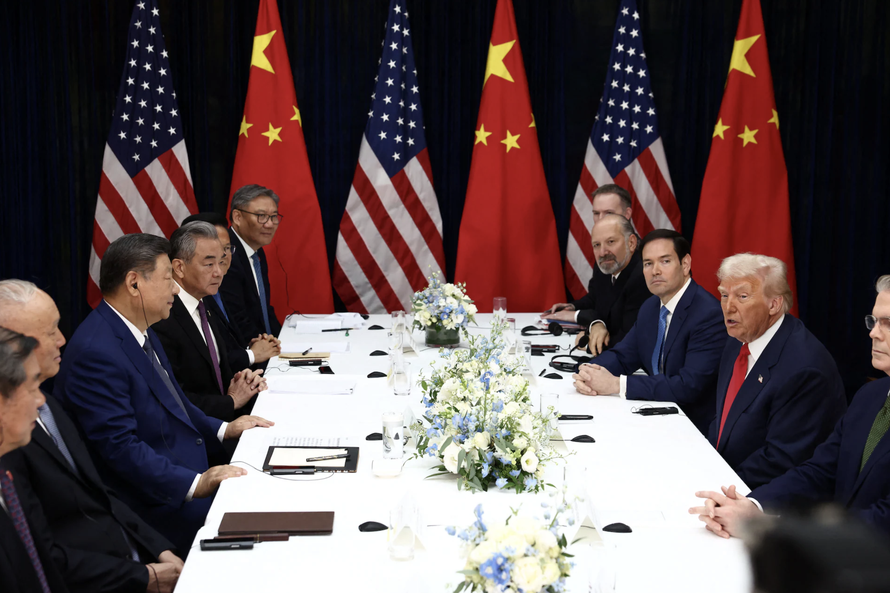 Tổng thống Mỹ Donald Trump trong cuộc hội đàm với Chủ tịch Trung Quốc Tập Cận Bình tại Busan, Hàn Quốc ngày 30/10. Ảnh: Reuters. 