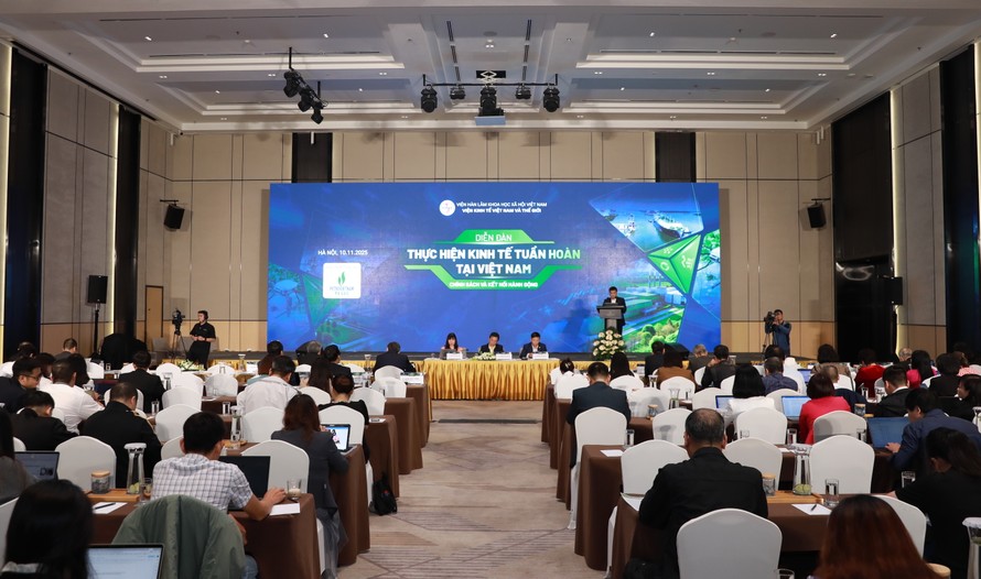 Toàn cảnh diễn đàn.