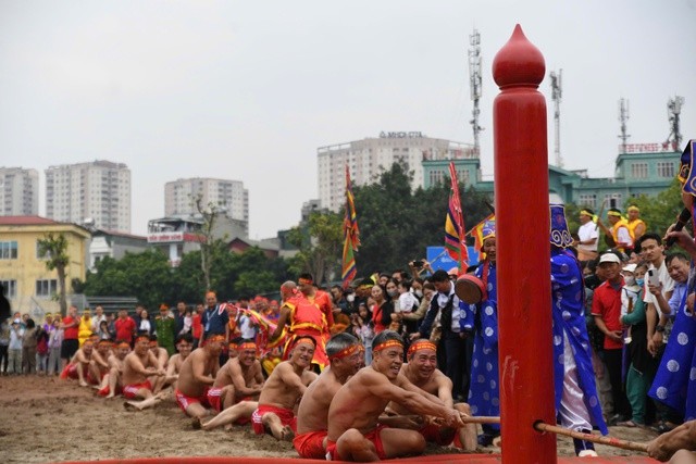 Kéo co ngồi: Di sản văn hóa phi vật thể độc đáo tại Lễ hội Đền Trấn Vũ. Ảnh: VGP/MT.