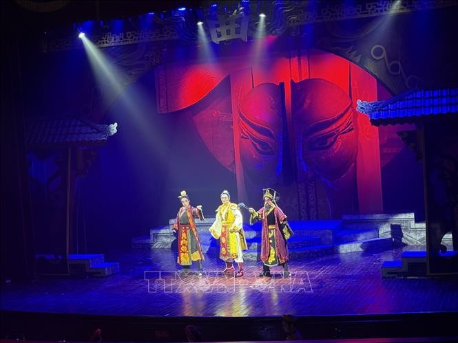 Cảnh trong vở "Lửa cháy Phiên Ngung" - vở diễn mở màn Khai mạc Liên hoan Tuồng và Dân ca kịch toàn quốc - 2025.