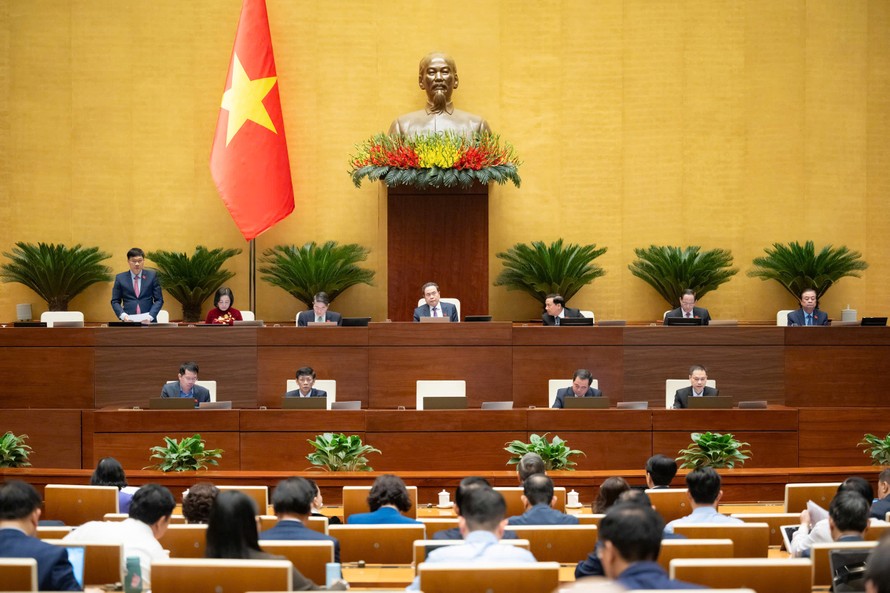 Phó Chủ tịch Quốc hội Vũ Hồng Thanh điều hành Phiên họp.