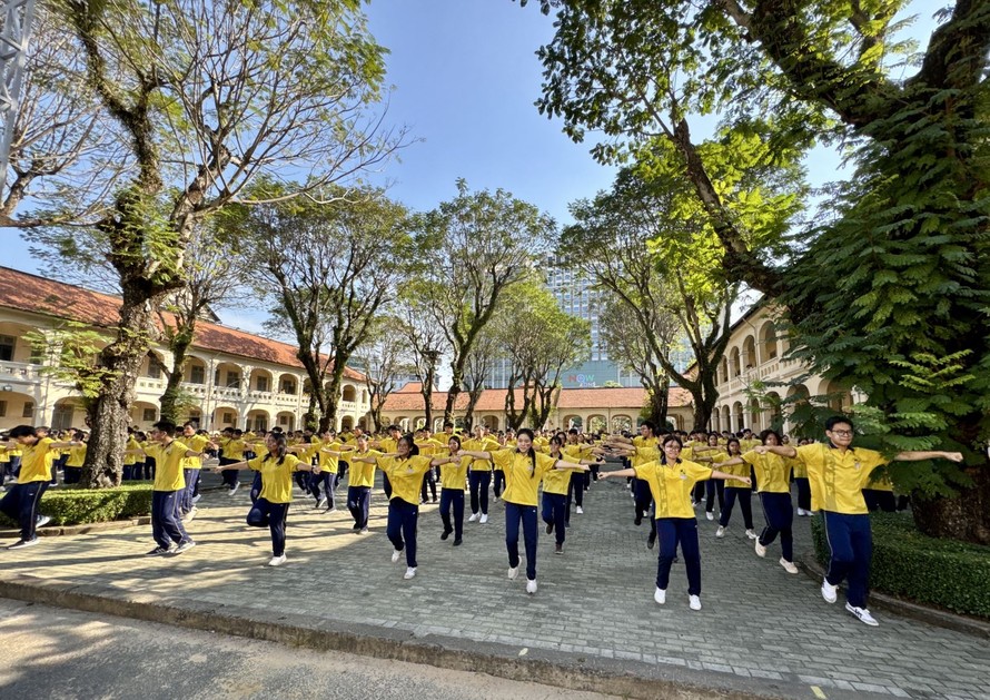 Học sinh TP Hồ Chí Minh đồng diễn võ Vovinam.