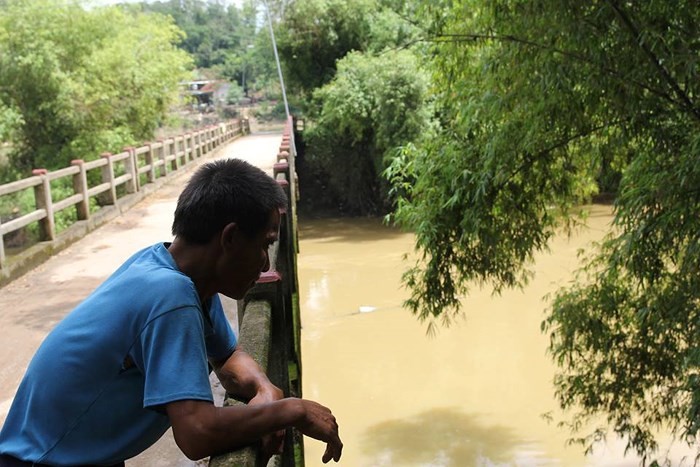 Vị trí nơi H gieo mình xuống sông