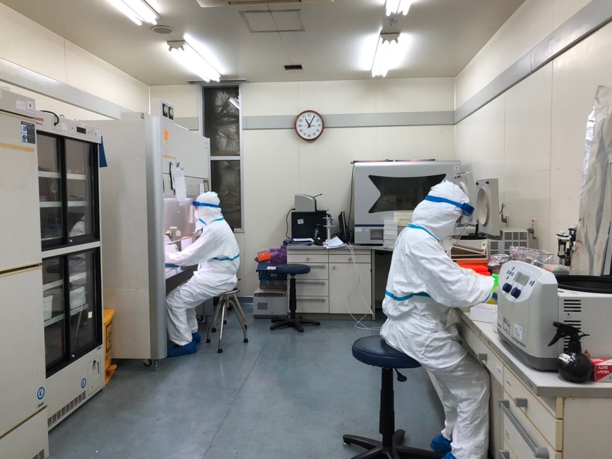 Các nhà khoa học Việt Nam đang nỗ lực tiếp tục các nghiên cứu về COVID-19